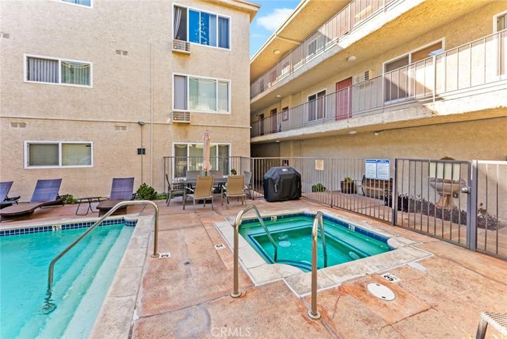 20327 Saticoy Street Unit 112, Winnetka, California 91306