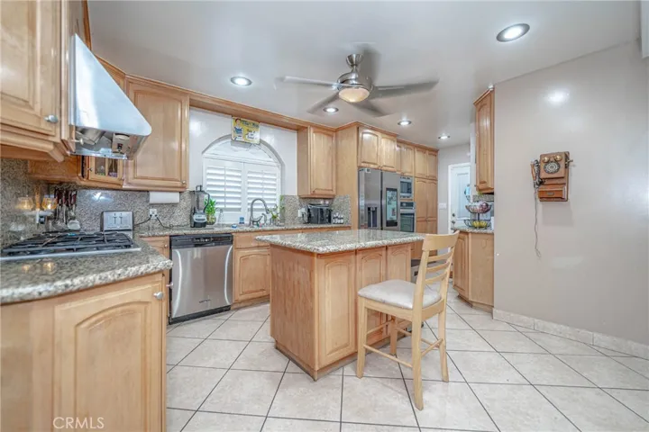 KITCHEN/with Island