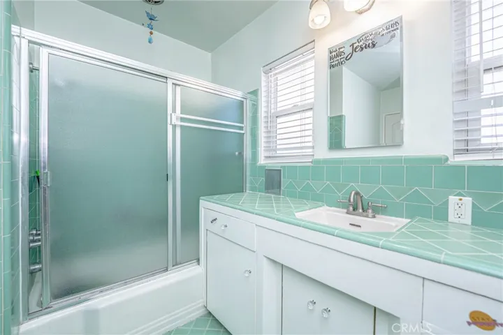 Bathroom #2 W/ Shower/Tub