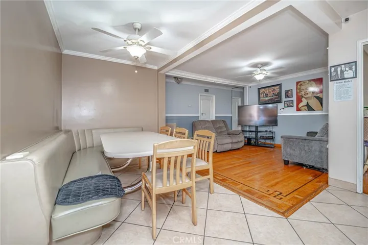 BREAKFAST NOOK FAMILY ROOM