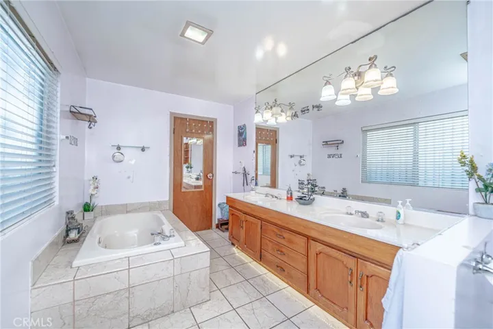 Primary BATHROOM #1 attached to Main Bdrm