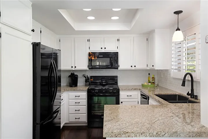 644 Campo Verde Court, Oak Park, California 91377