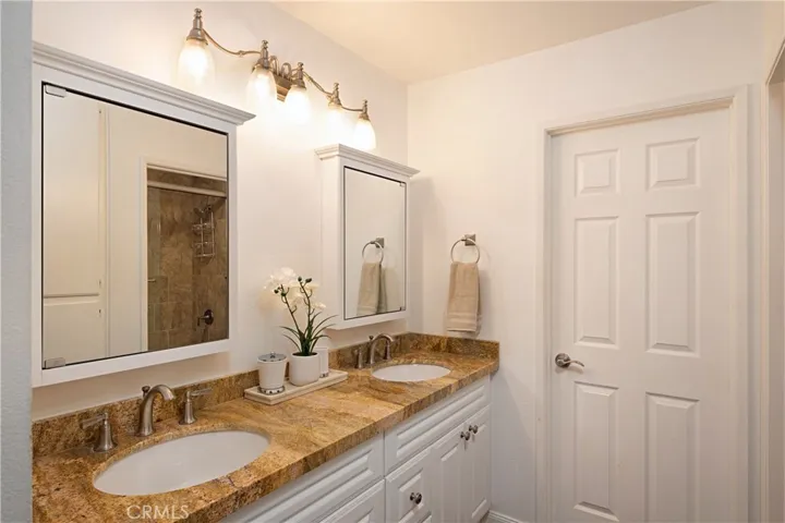 644 Campo Verde Court, Oak Park, California 91377