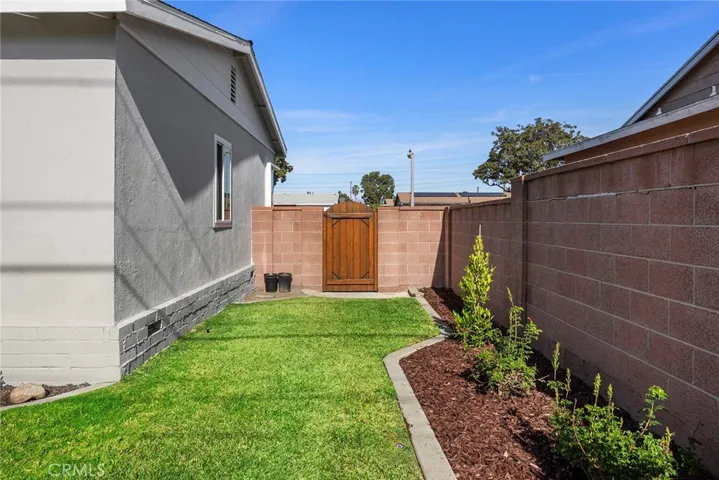 Large side yard with gate access to front driveway