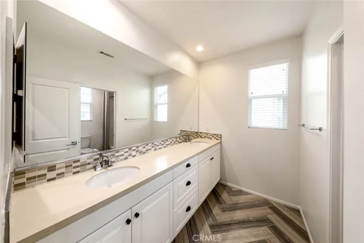 Upstairs Hallway Full Bath