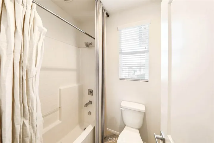 Upstairs Hallway Full Bath