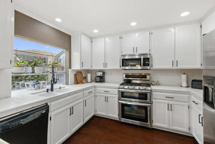 1201 Hemlock Court, Hollister, California 95023