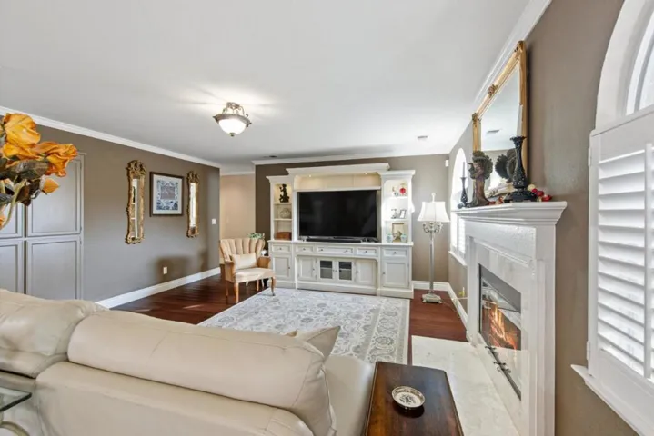 1201 Hemlock Court, Hollister, California 95023