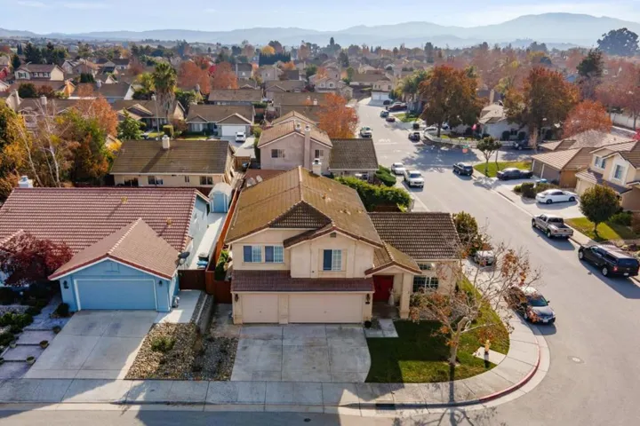 1201 Hemlock Court, Hollister, California 95023