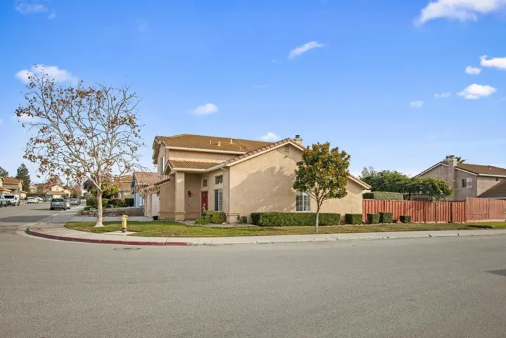 1201 Hemlock Court, Hollister, California 95023