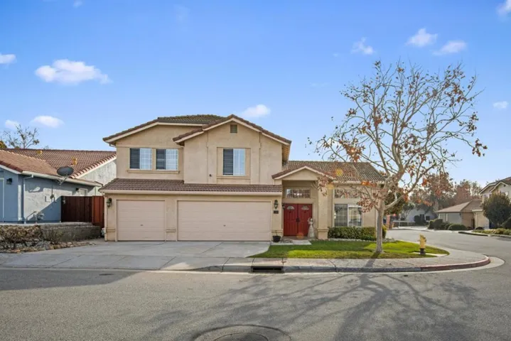 1201 Hemlock Court, Hollister, California 95023
