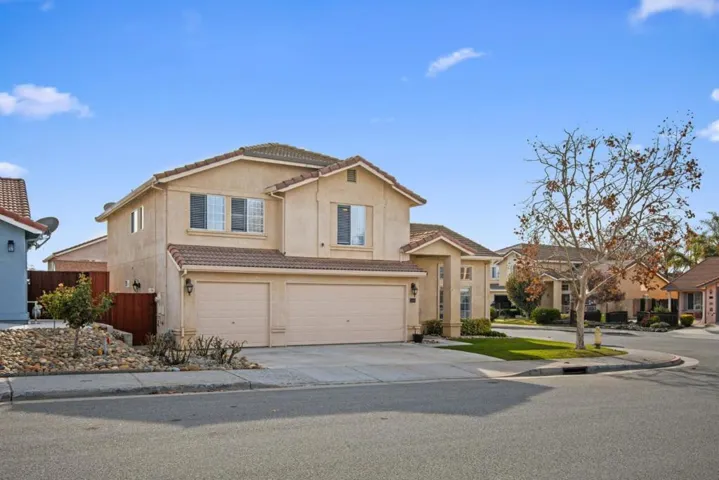 1201 Hemlock Court, Hollister, California 95023