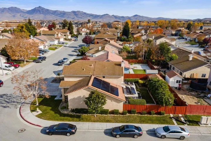 1201 Hemlock Court, Hollister, California 95023