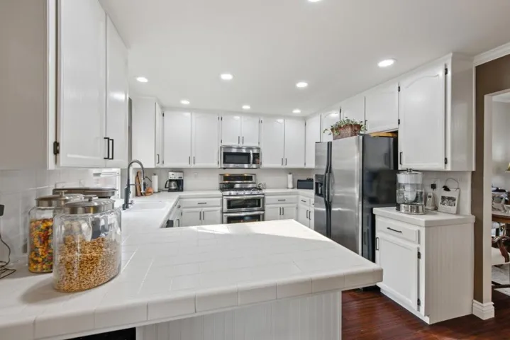 1201 Hemlock Court, Hollister, California 95023