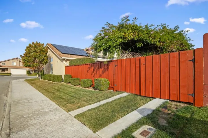 1201 Hemlock Court, Hollister, California 95023