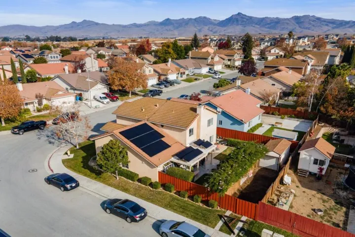 1201 Hemlock Court, Hollister, California 95023