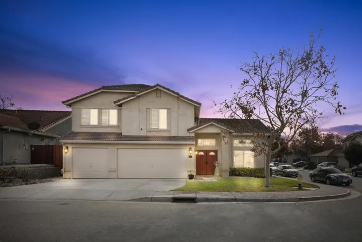 1201 Hemlock Court, Hollister, California 95023