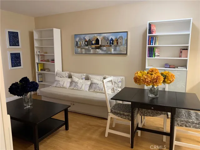 6815 Remmet Avenue 308, Canoga Park, California 91303
