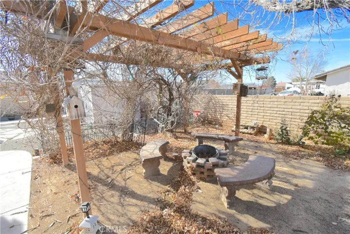 18875 Shoshonee Road, Apple Valley, California 92307