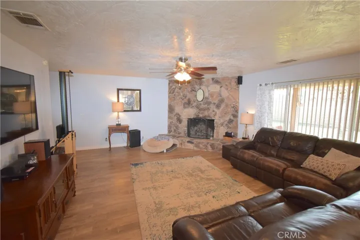 18875 Shoshonee Road, Apple Valley, California 92307