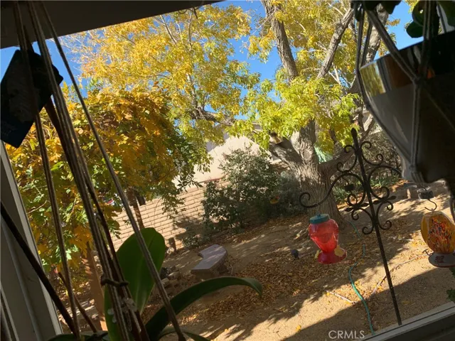 18875 Shoshonee Road, Apple Valley, California 92307