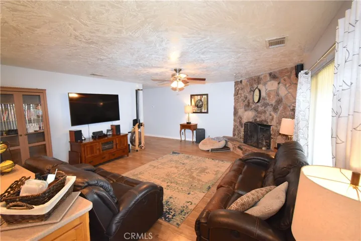 18875 Shoshonee Road, Apple Valley, California 92307