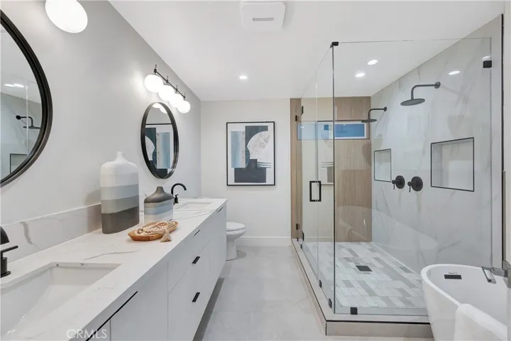  Floating Vanities With Quartz Countertops