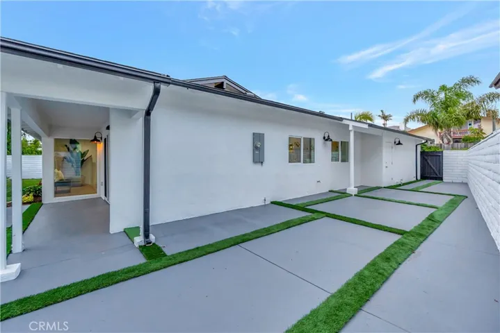 Extra Wide Side Yard With Potential For Multiple Uses