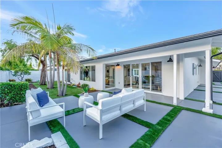 Perfect Area For Relaxing or Entertaining