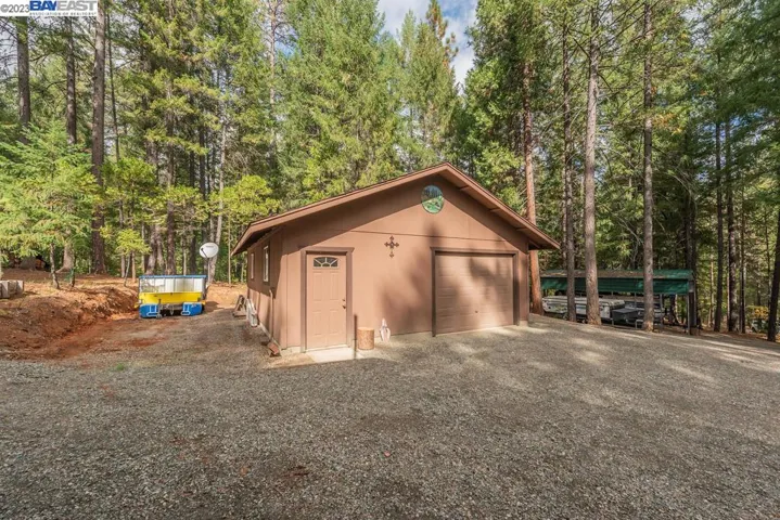 Detached Garage