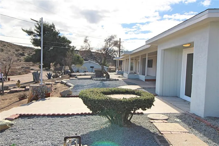 6299 Oak Hill Road, Oak Hills, California 92344