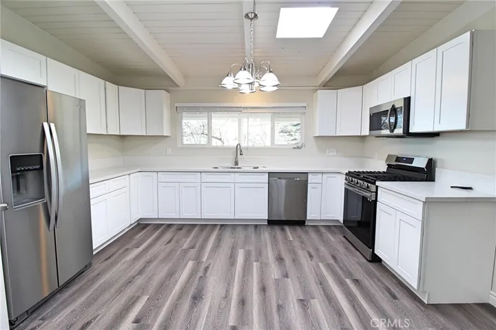 6299 Oak Hill Road, Oak Hills, California 92344