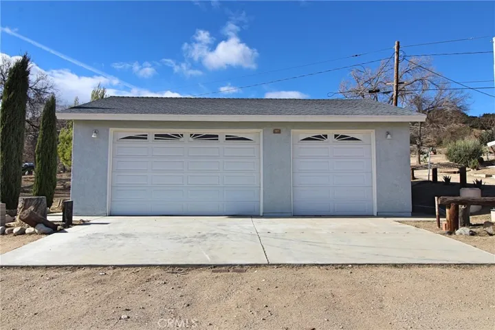 6299 Oak Hill Road, Oak Hills, California 92344