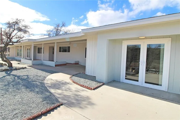 6299 Oak Hill Road, Oak Hills, California 92344