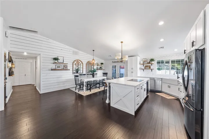 22882 Giant Fir Place, Canyon Lake, California 92587