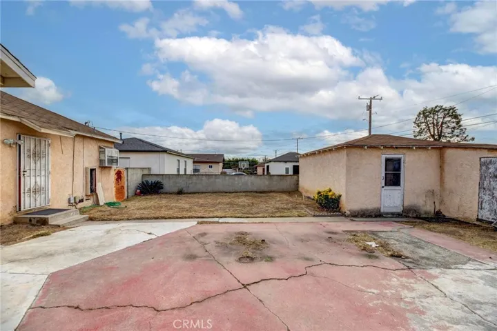 Detached garage