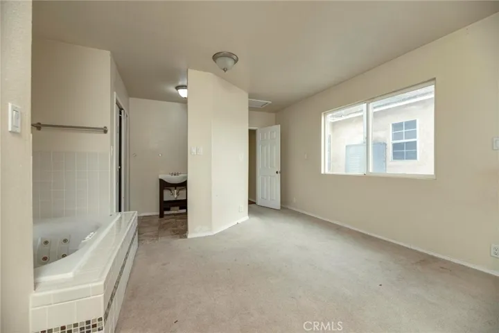 Bonus room/Bed 4 reverse with bath