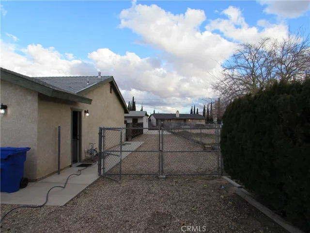 Side gate for RV parking