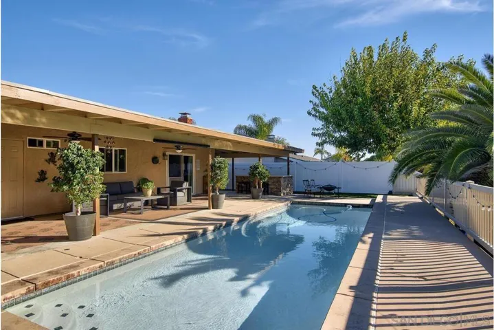 9716 Halberns Blvd, Santee, California 92071