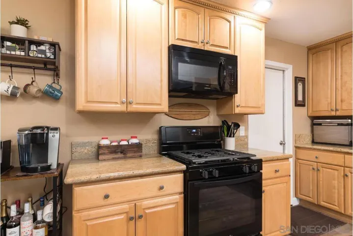 9716 Halberns Blvd, Santee, California 92071