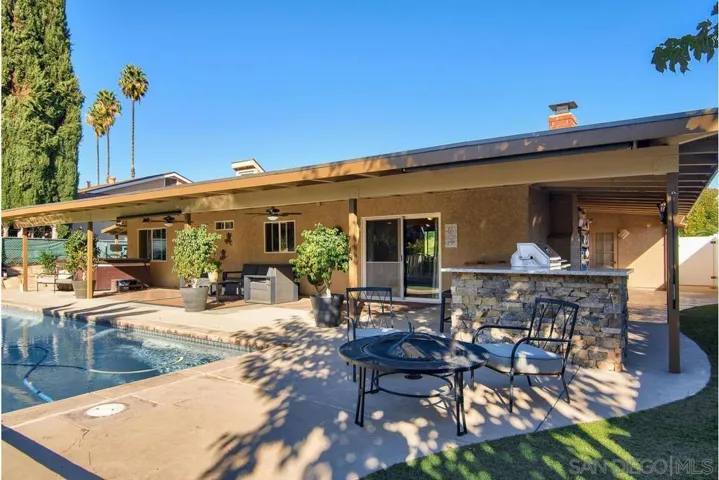 9716 Halberns Blvd, Santee, California 92071