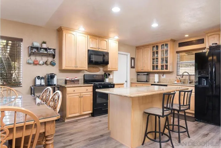 9716 Halberns Blvd, Santee, California 92071