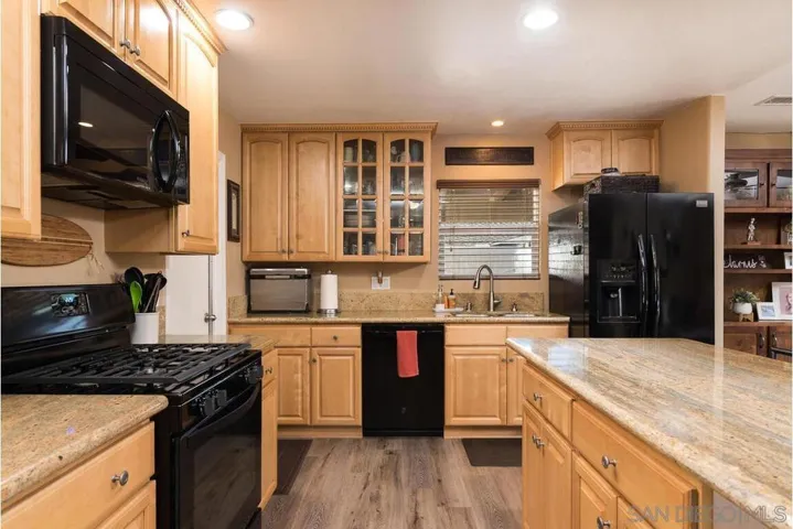 9716 Halberns Blvd, Santee, California 92071