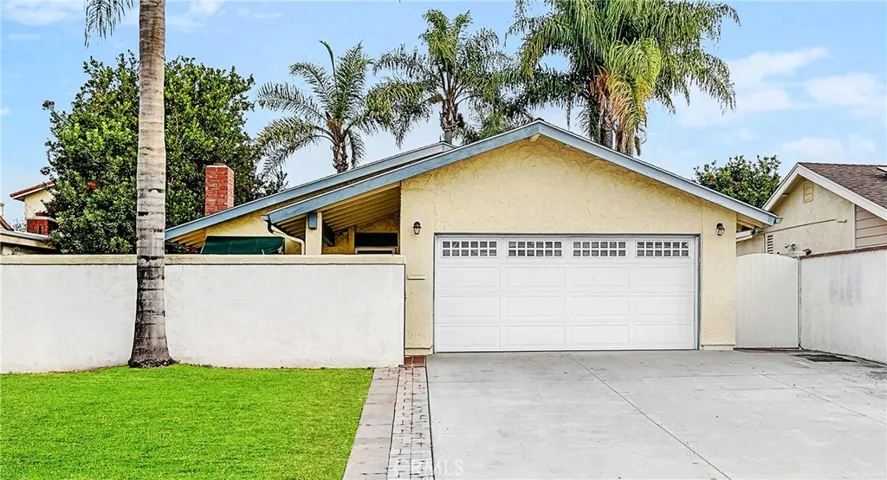 Single-story home on a cul-de-sac street