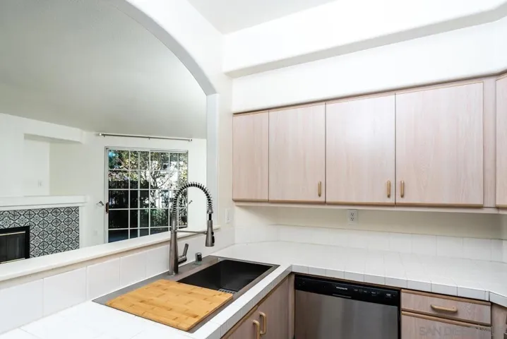 12080 Tivoli Park Row 4, San Diego, California 92128