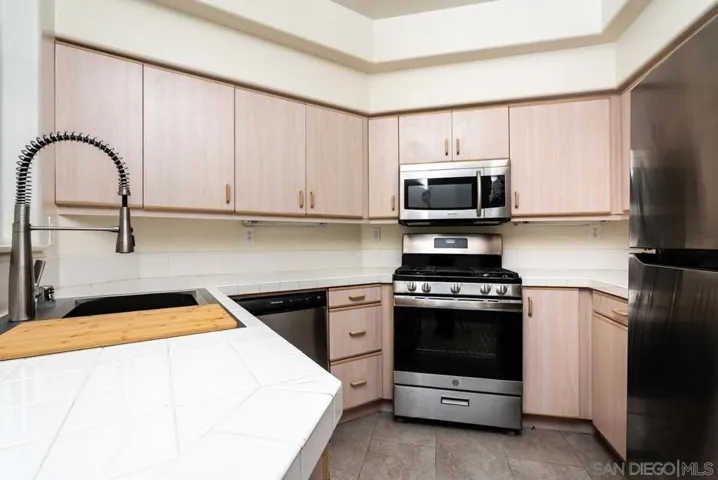 12080 Tivoli Park Row 4, San Diego, California 92128