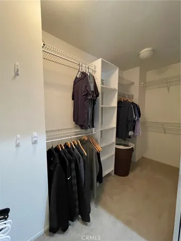 Primary bedroom has large walk-in closet