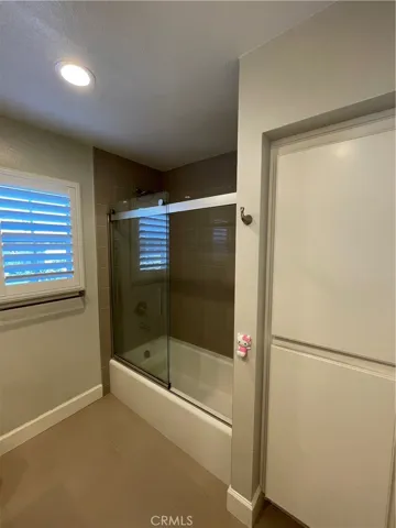 Upper guest bathroom