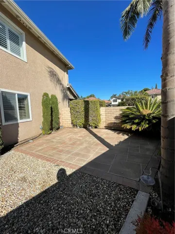 Wraparound side yard