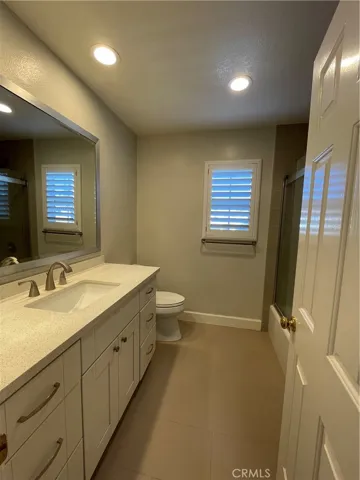 Upper guest bathroom